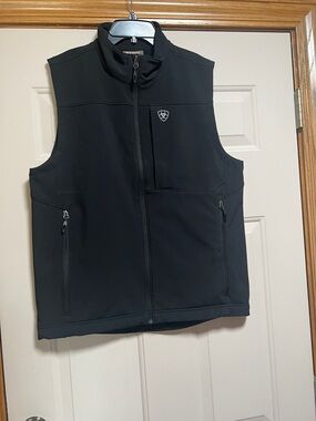 ARIAT Vernon black vest size M. 4 colors.  PRiCE is $50 EACH
